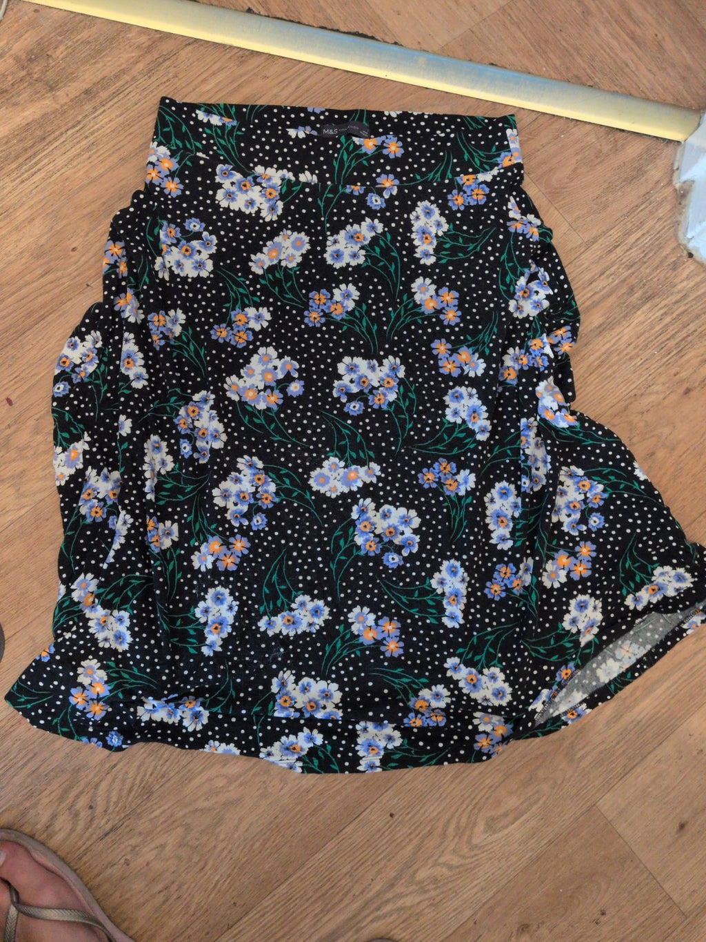 Marks And Spencer 14 Black Spot With Floral Elasticated Skirt Midi