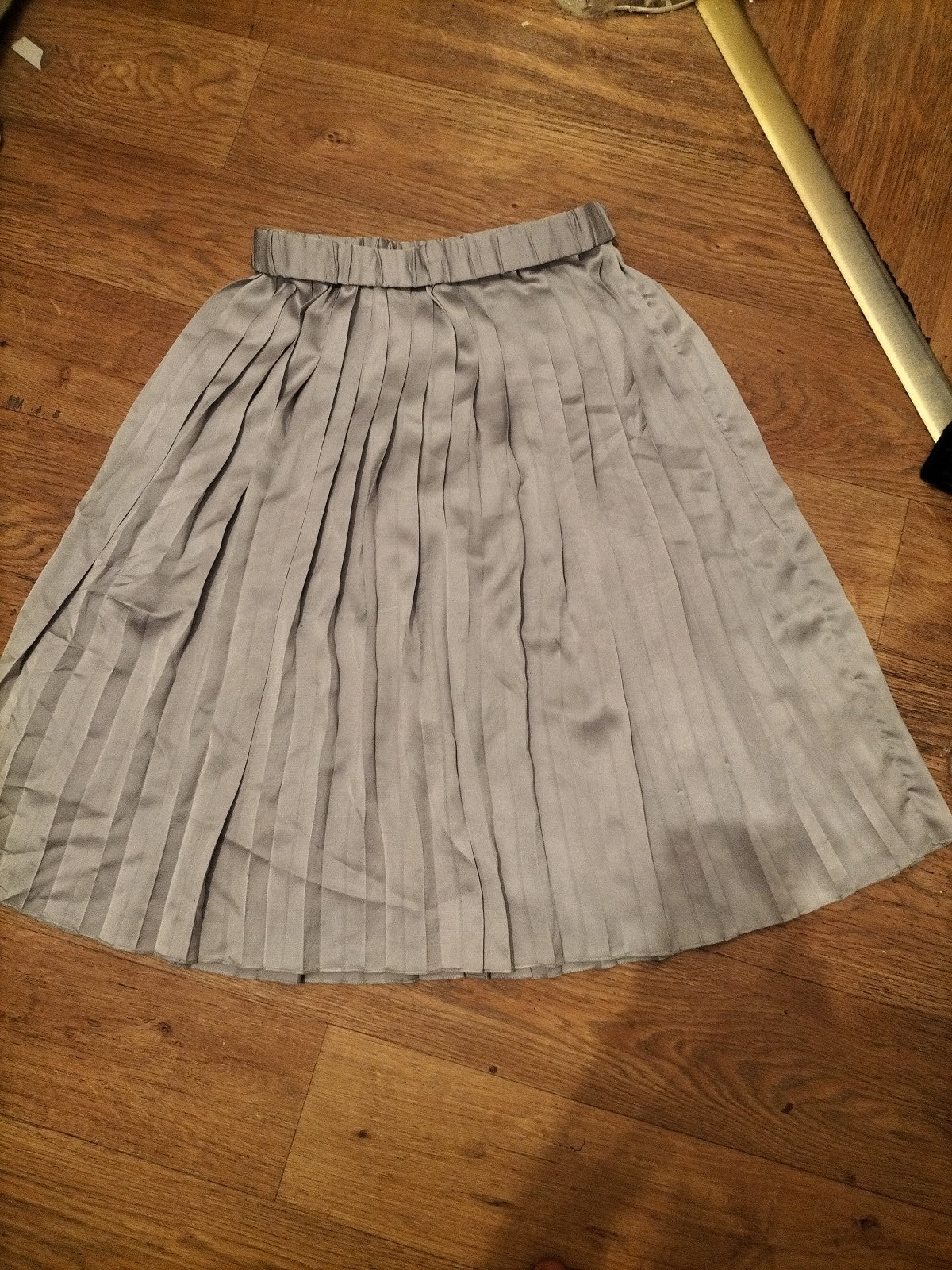 Ladies L Olive Verte Size 1 Grey Pleated Elasticated Skirt
