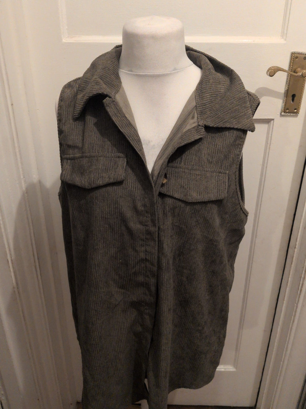 Ladies Shein Size XL Green Sleeveless Buttoned Longline Blouse