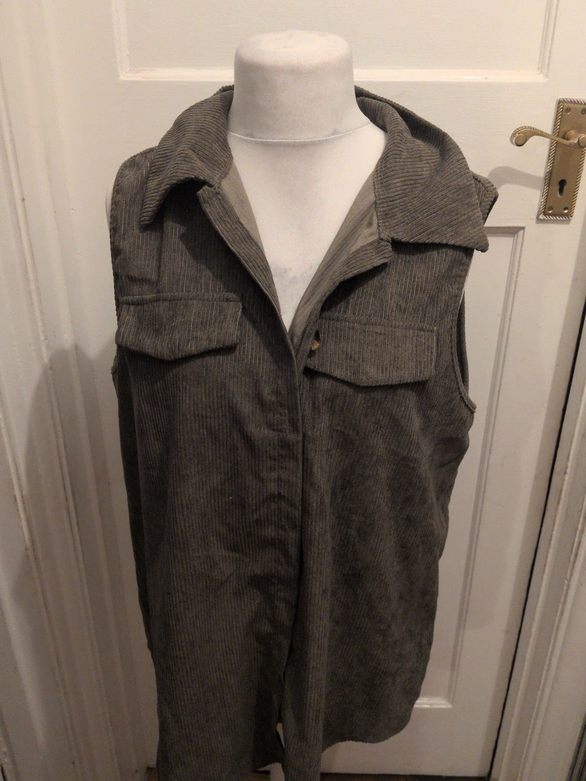 Ladies Shein Size XL Green Sleeveless Buttoned Longline Blouse