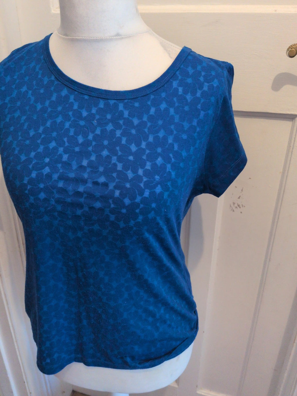 Ladies Size 12 Blue Flower Short Sleeve T-shirt