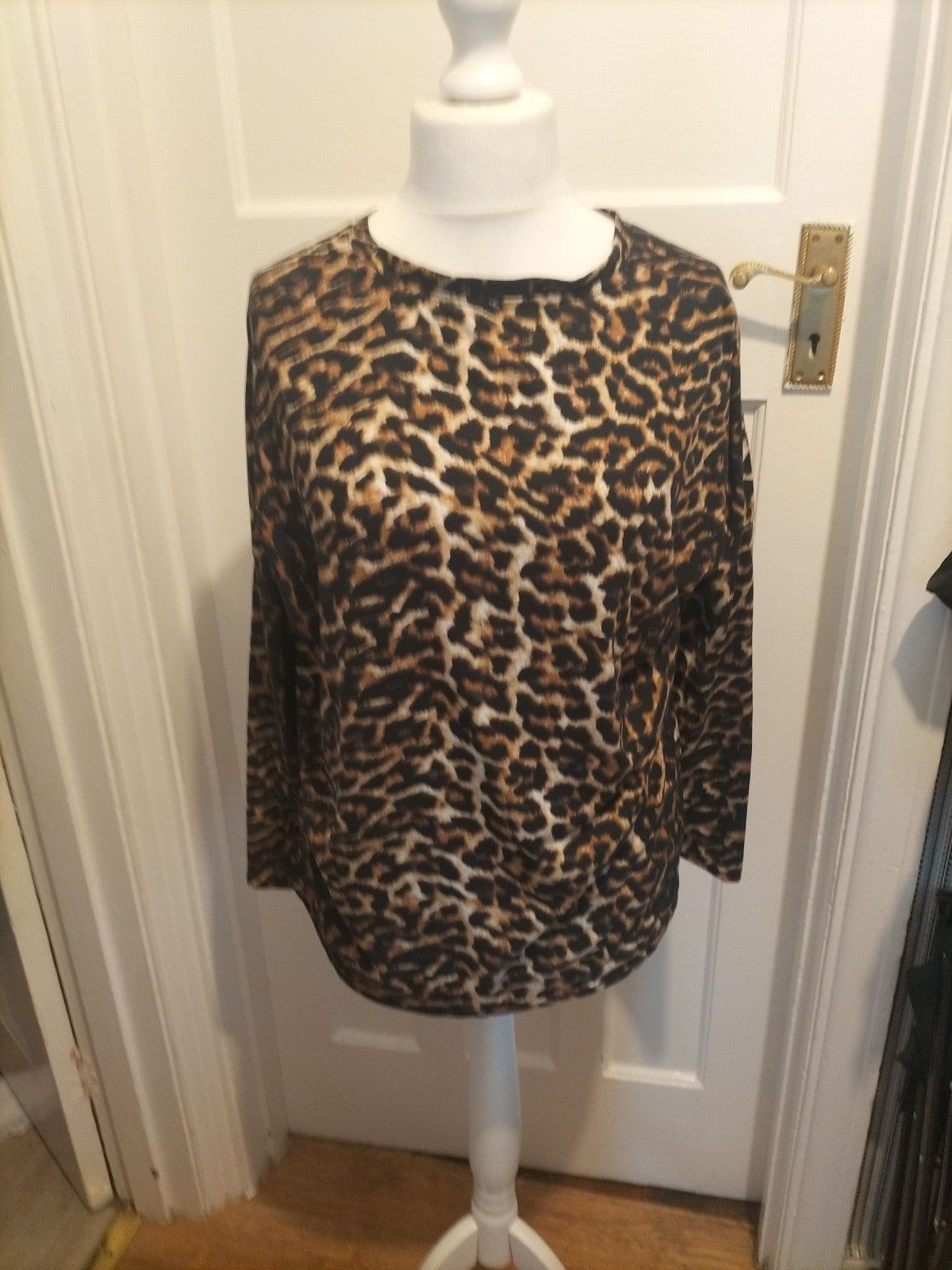 Ladies Peacocks Size 14-16 Leopard Print Long Sleeved Blouse