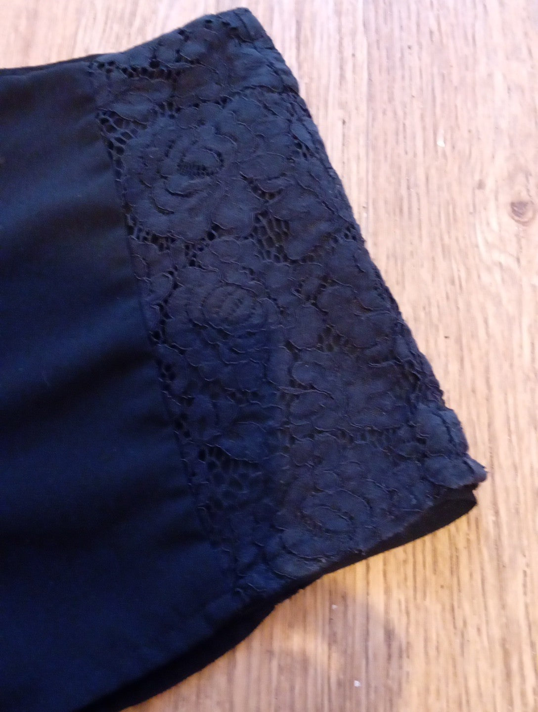 Ladies Forever21 Size XS Black Lace Hot Pants