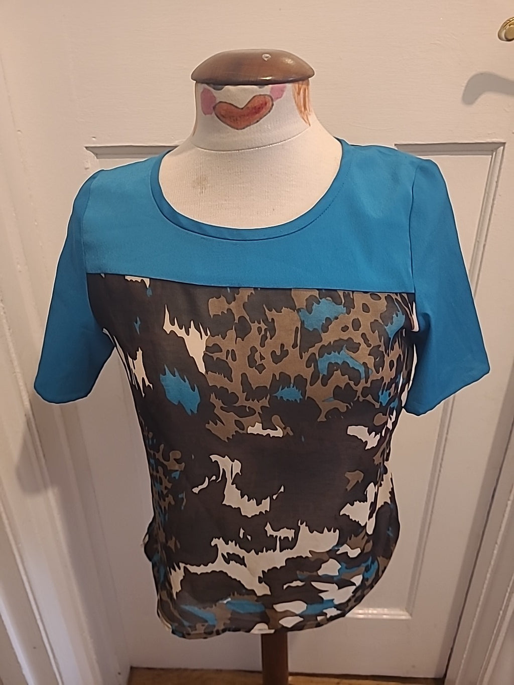Ladies Yumi Size 12 Camoflage With Blue Short Sleeved Tee