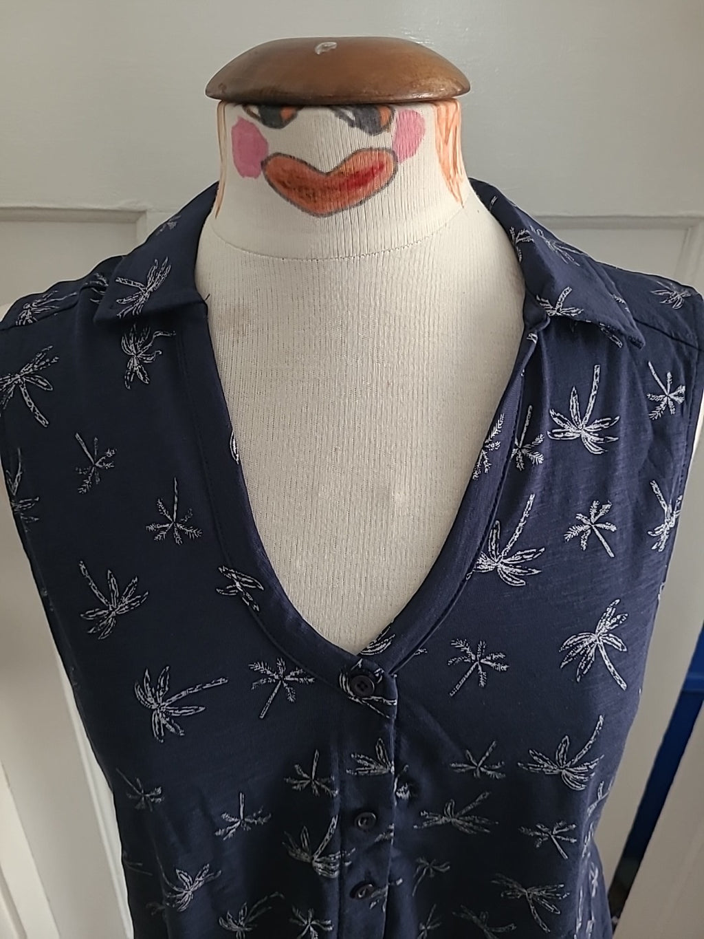 Ladies M&Co Size 12 Navy Palm Tree Sleeveless Polo