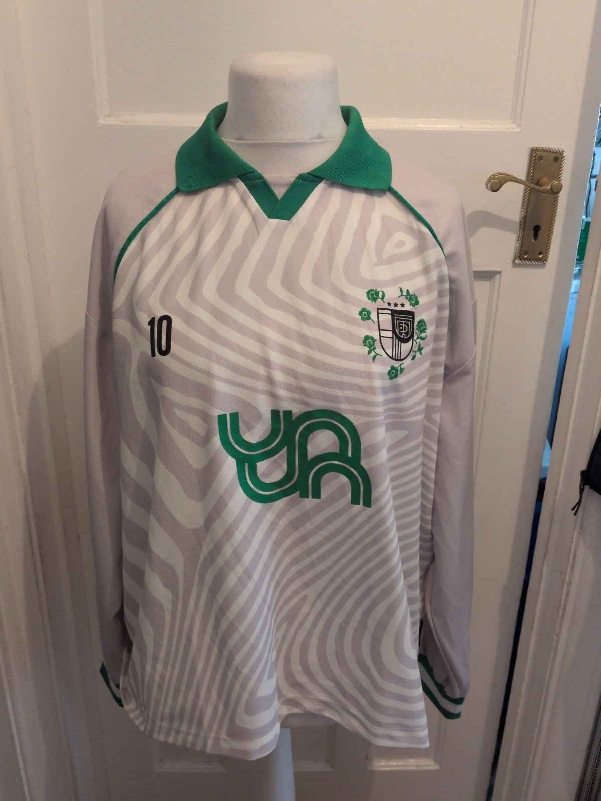 Zara Medium Grey White And Green Gaelic Shirt Long Sleeve
