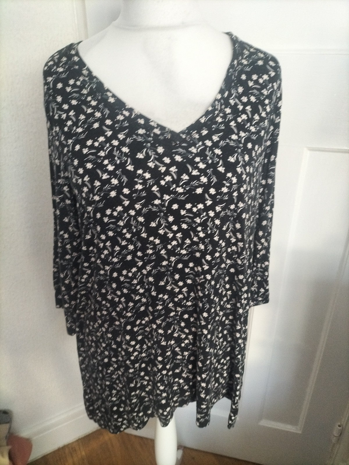 Ladies Rachel Zoe Size 20 Black And White Floral Blouse 3/4 Sleeve