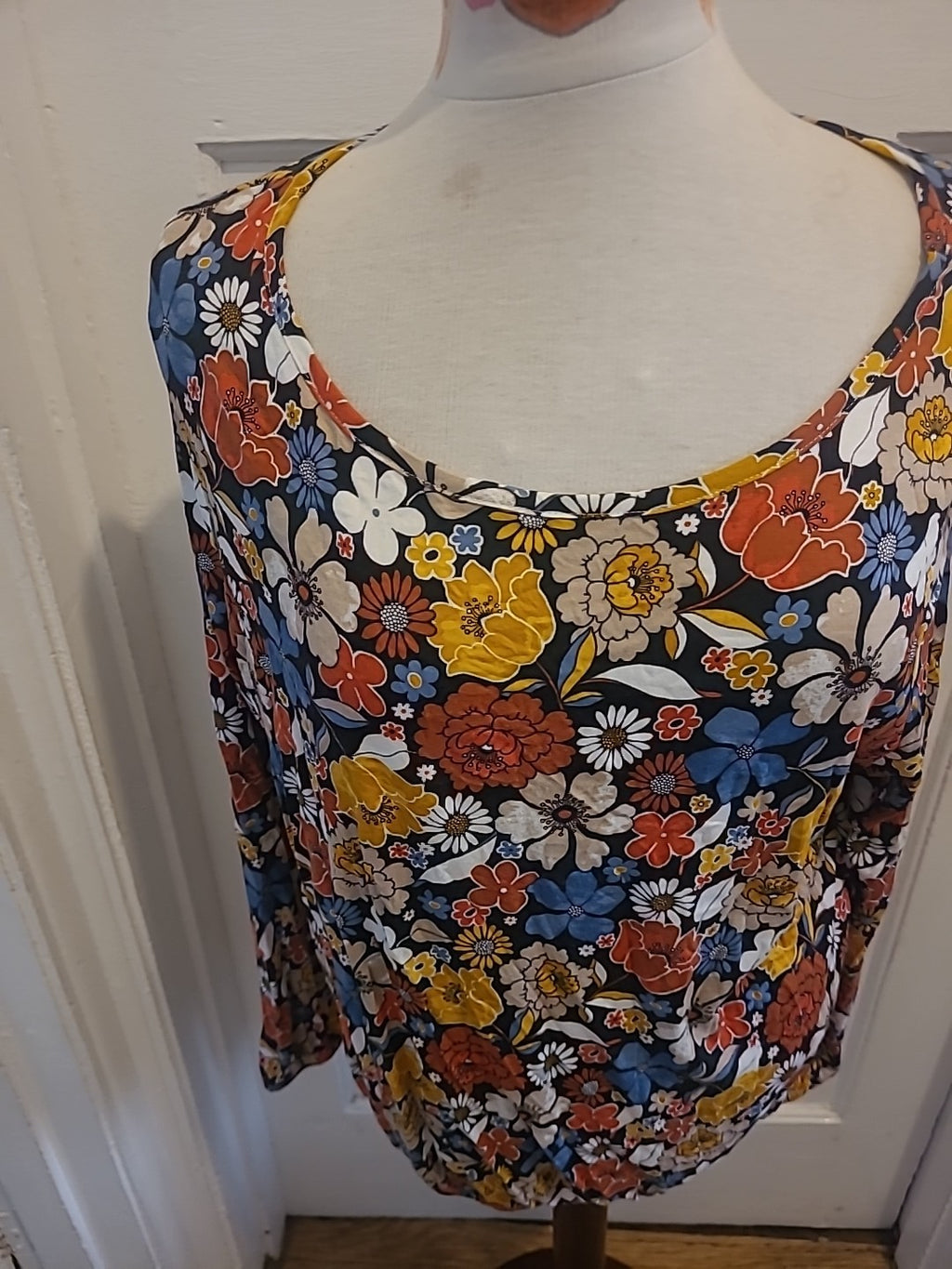 Ladies Tu Size 16 Black Floral Long Sleeve Blouse