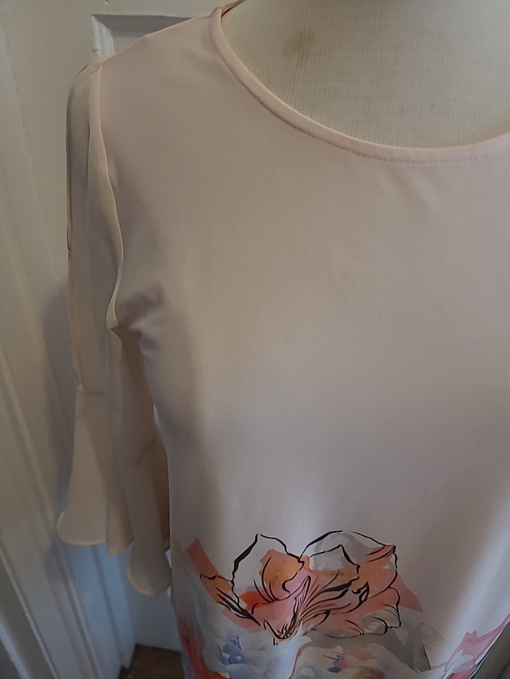 Ladies Wallis Size 10 Baby Pink Floral Flute Sleeve Blouse