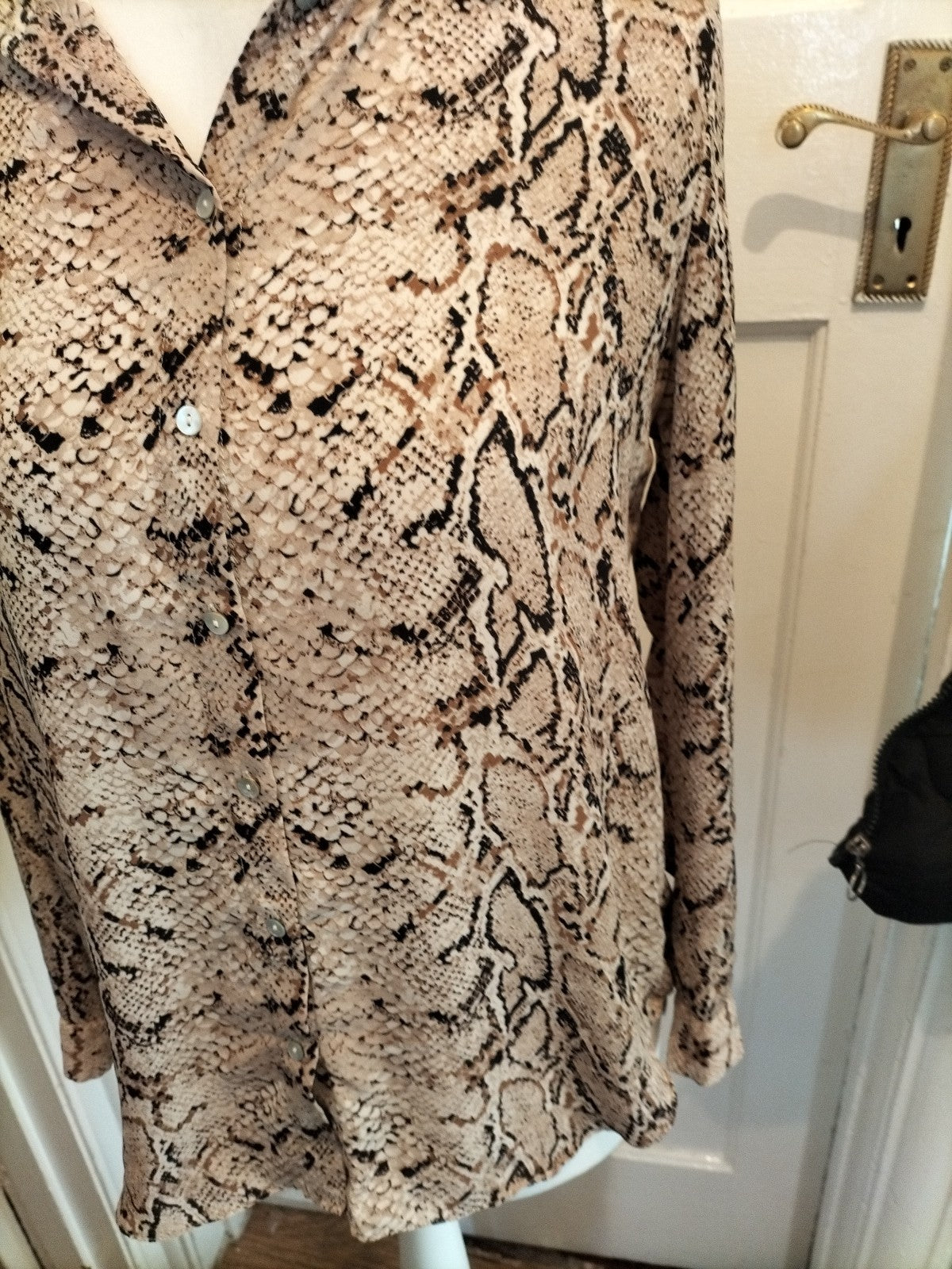 Ladies Rose+Olive Size Medium Multicoloured Animal Printed Long Sleeved Buttoned
