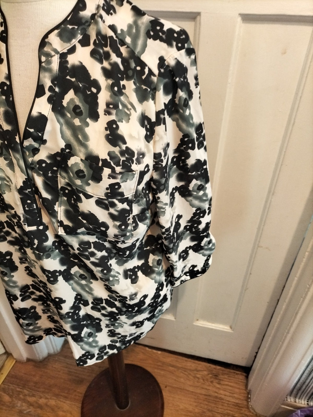 Ladies Capsule Size 14 Cream Black Floral Mid Sleeved Blouse