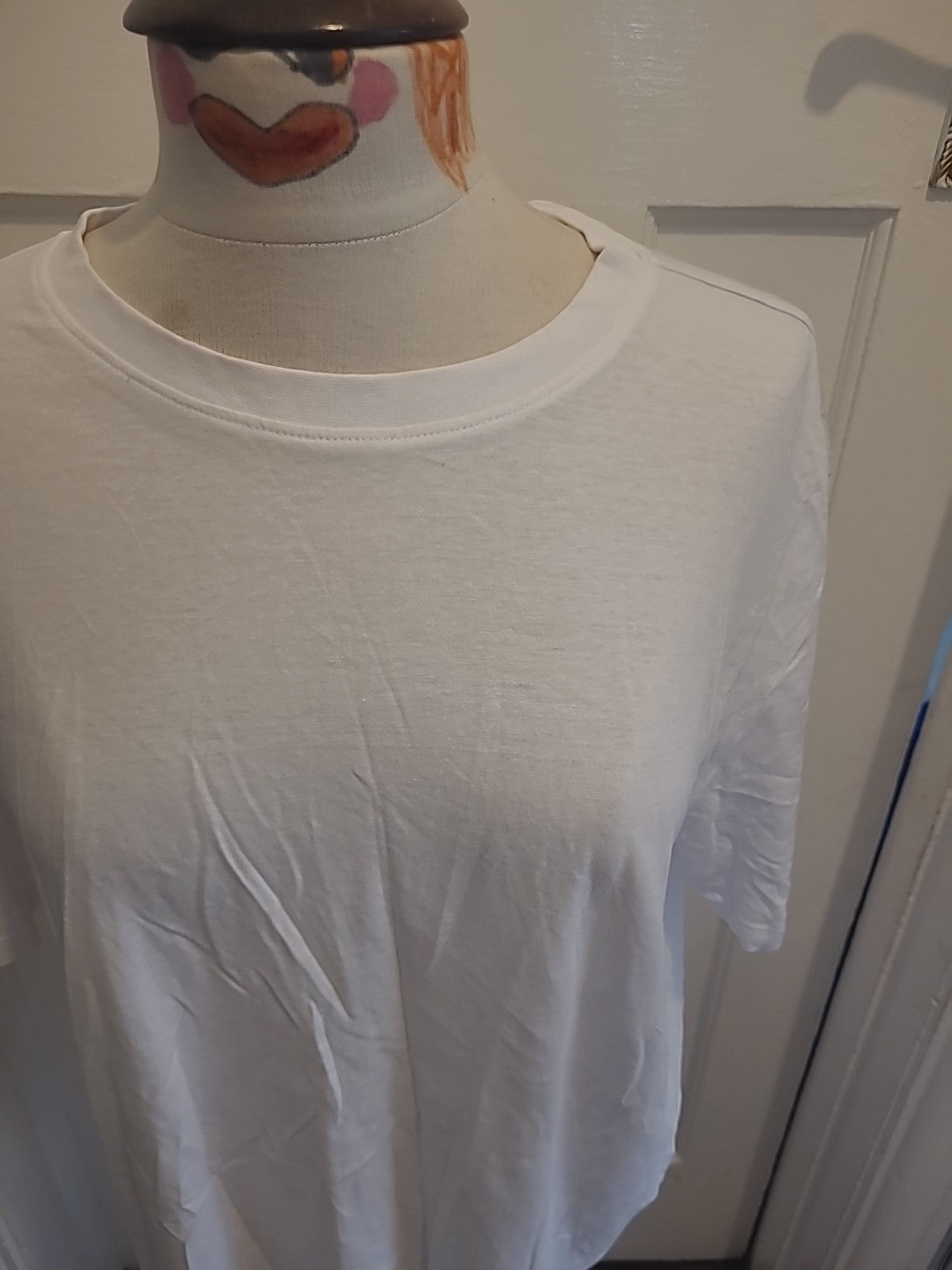 Mens Primark Size XL Regular Fit Whiye Round Neck Tshirt