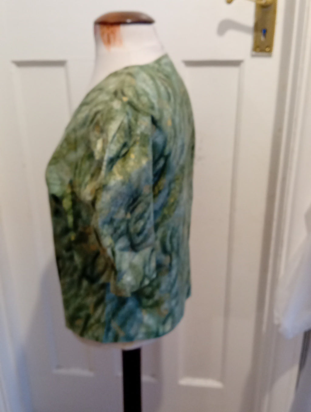 Ladies Size Medium Green Toned Short Sleeved Buttoned Blouse