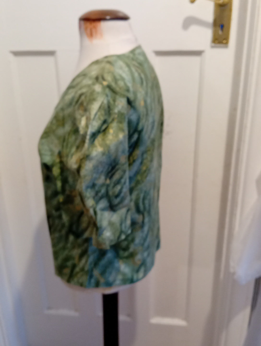 Ladies Size Medium Green Toned Short Sleeved Buttoned Blouse