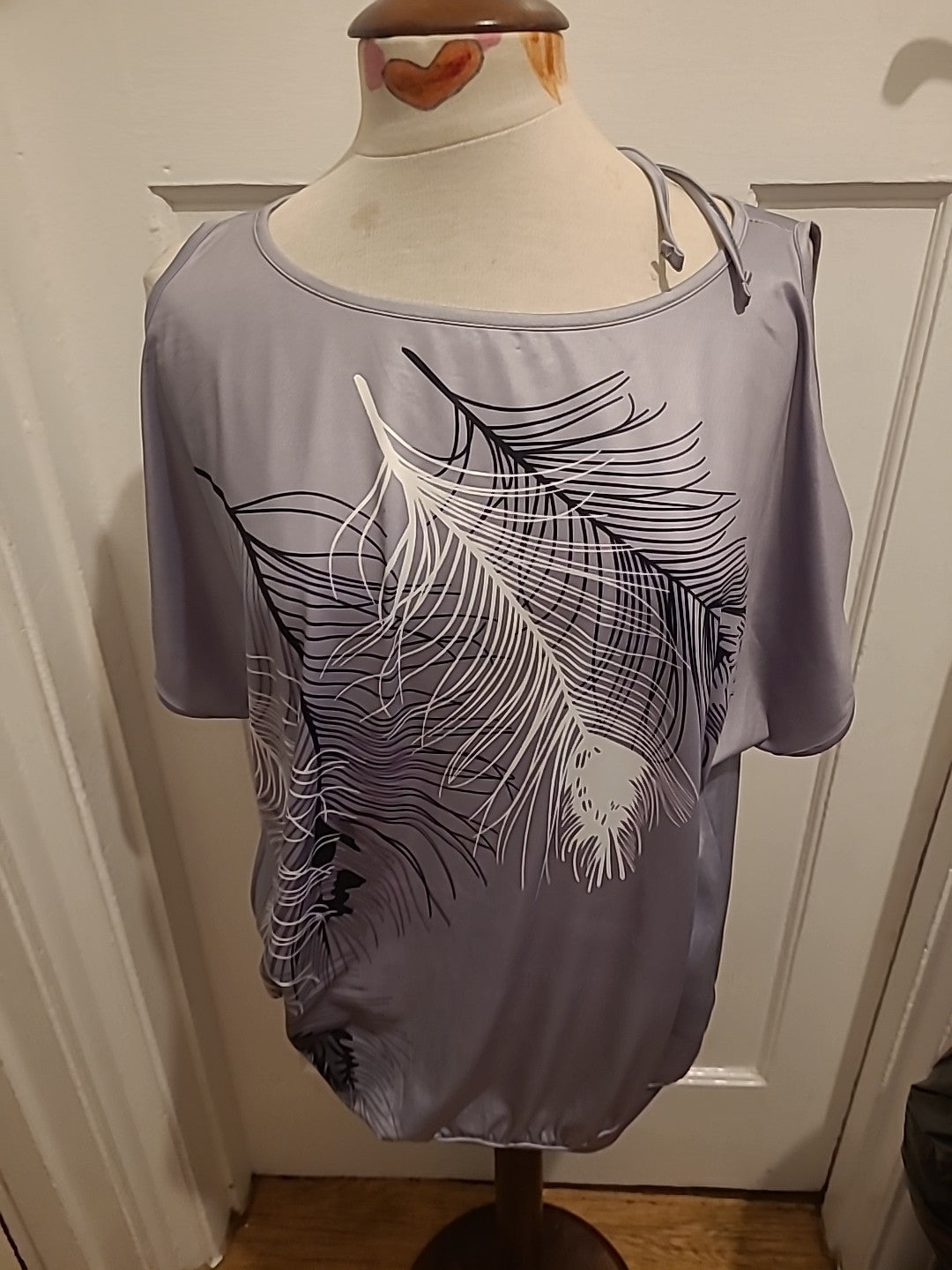 Ladies Shein Size XL Silver White Black Open Shoulder Blouse