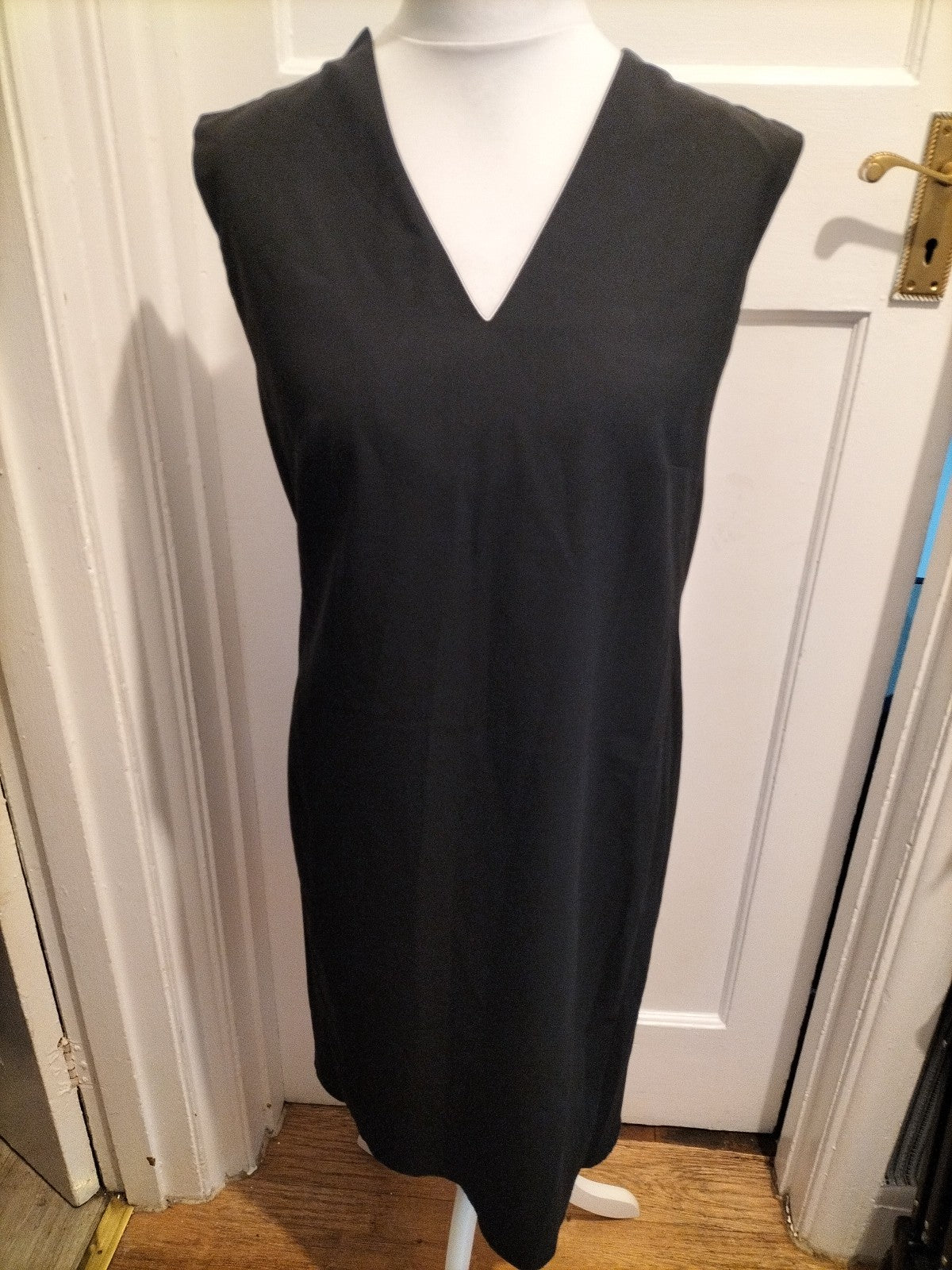 Ladies Annette Gortz Size XL Black V Neck Sleeveless Dress