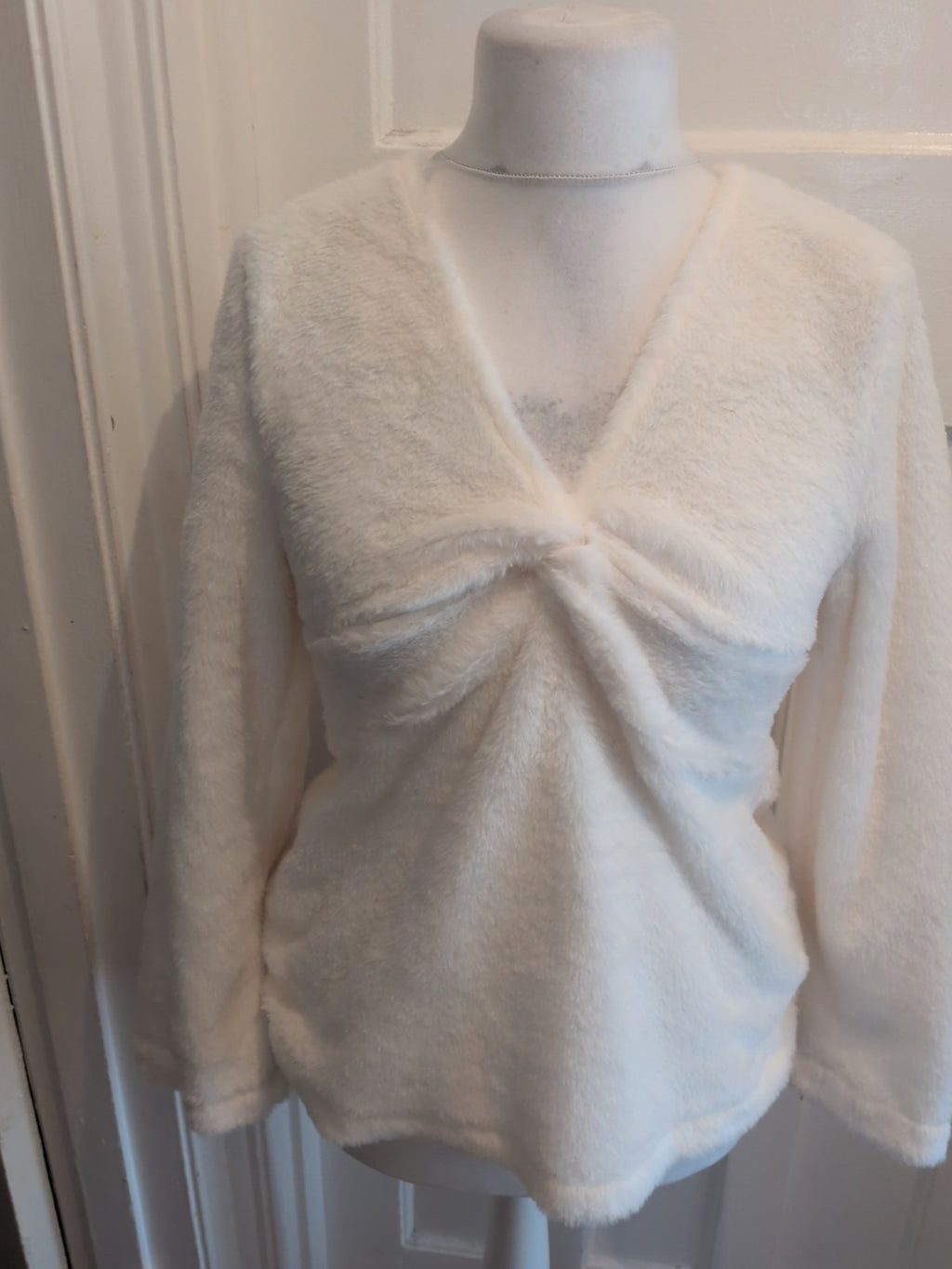 Ladies Cream Fluffy Jumper Size Large [12-14V Neckline With Twist Free Delivery