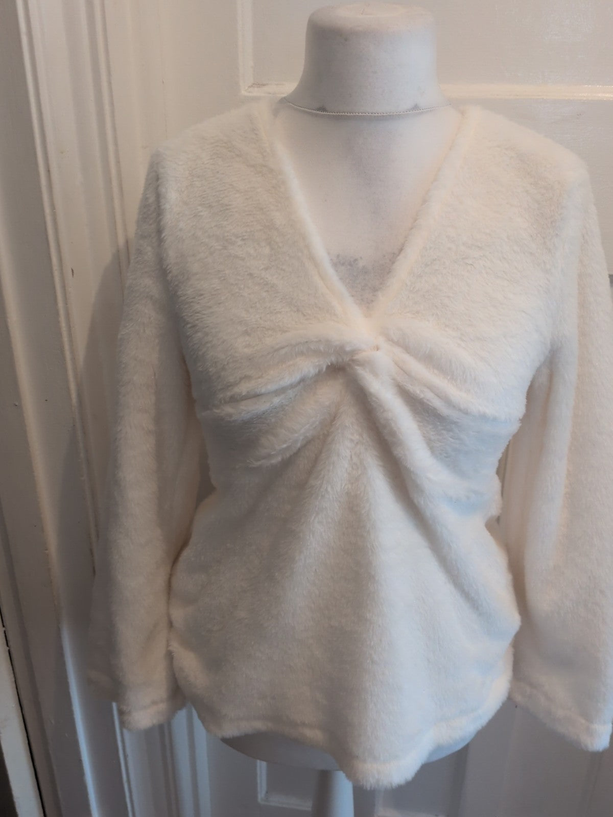 Ladies Cream Fluffy Jumper Size Large [12-14V Neckline With Twist Free Delivery