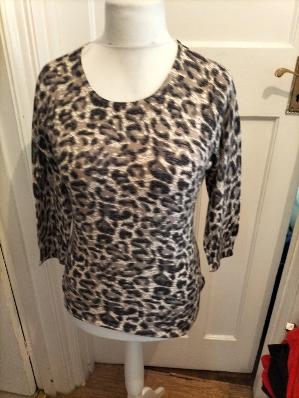 Ladies BM Collection Size Small Animal Print Long Sleeved Blouse