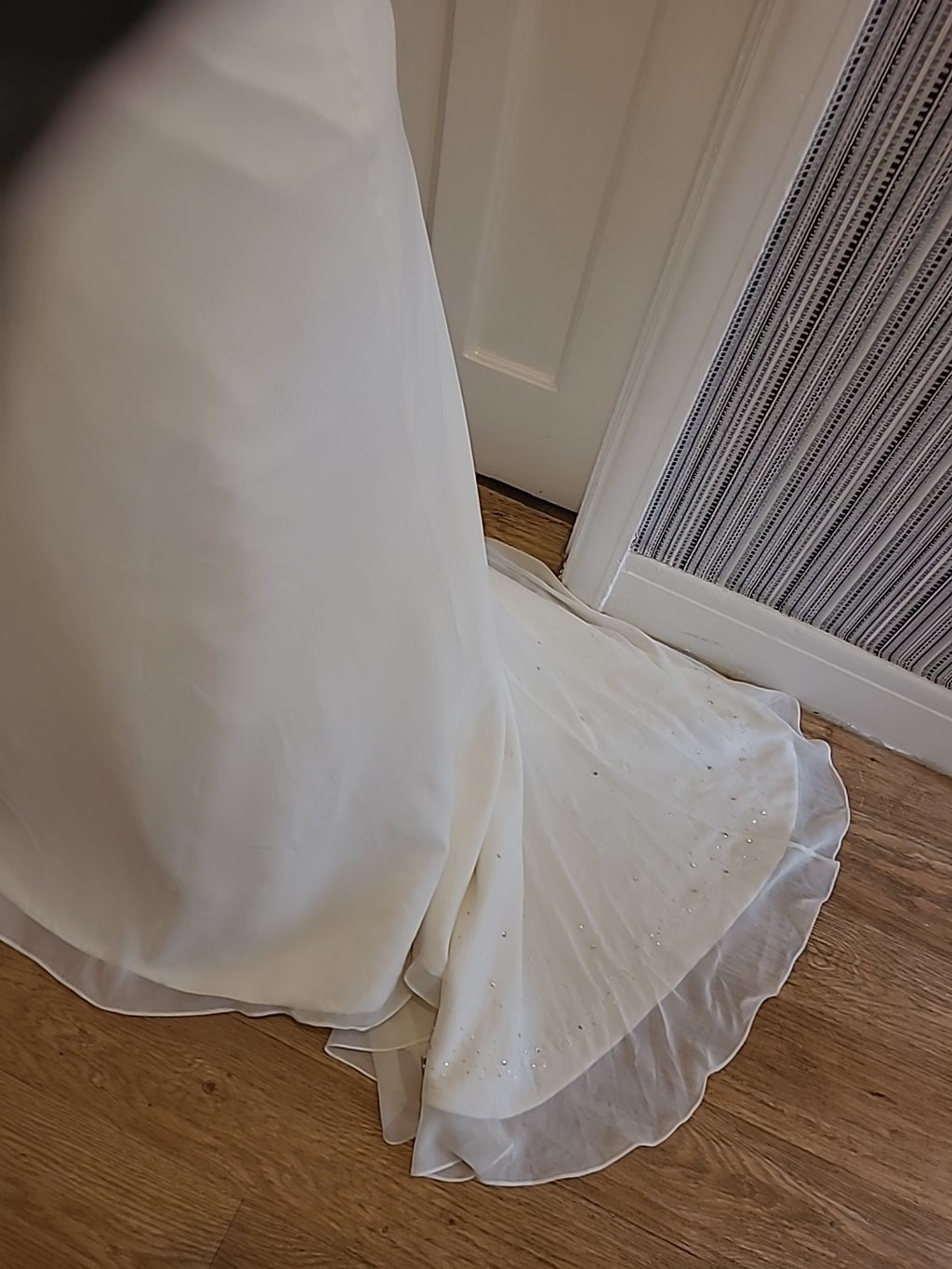 Ladies Wedding Gown Size 8 D'ZAGE Pale Ivory & Sequins