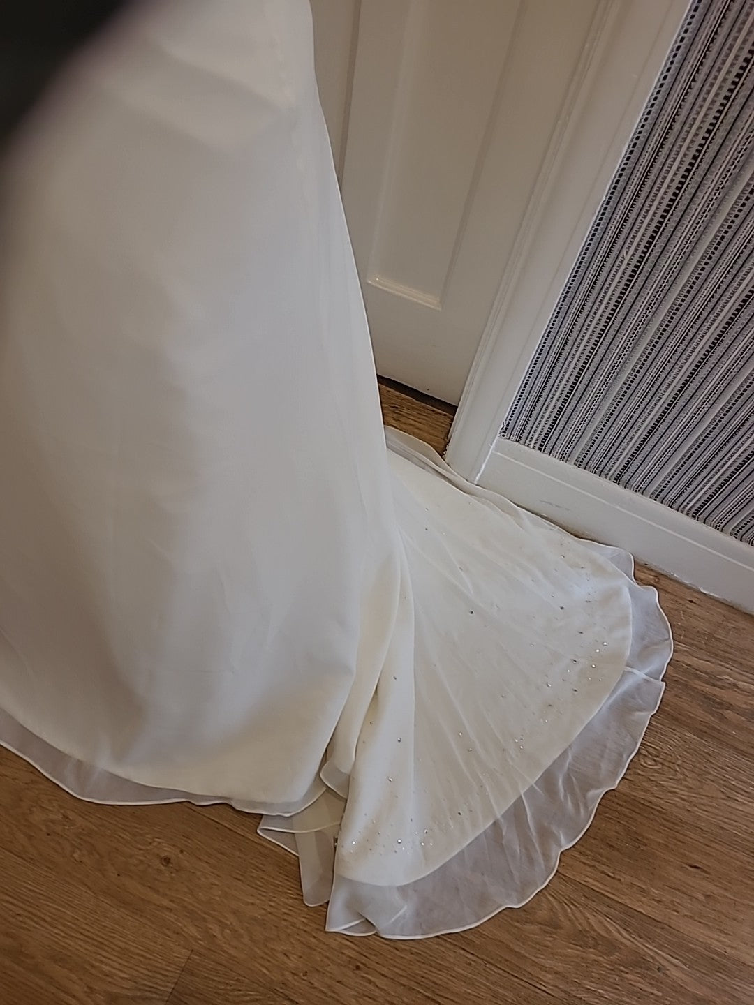 Ladies Wedding Gown Size 8 D'ZAGE Pale Ivory & Sequins