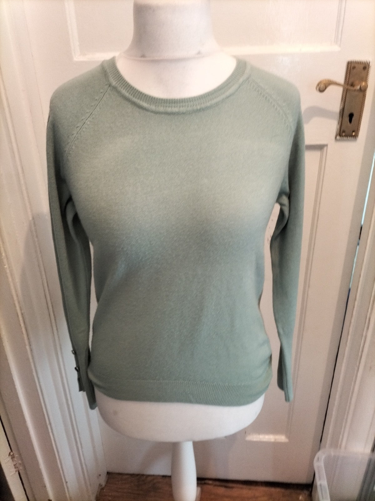 Primark 6-8 Pale Green Long Sleeve Lightweight Jumper