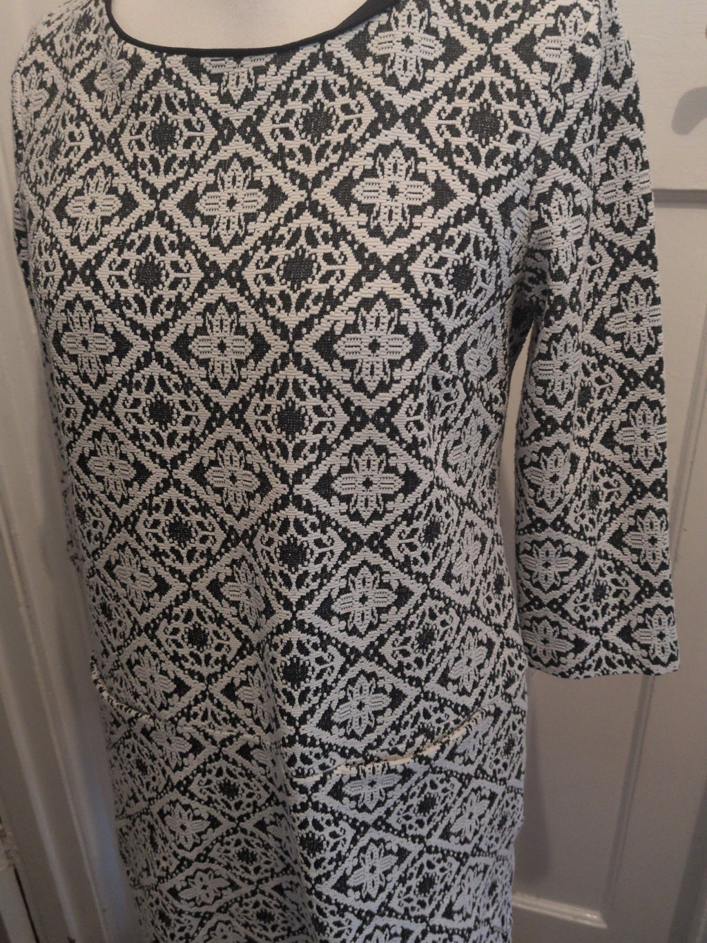 M&Co 14 Black And White Long Sleeve Pattern Dress Quite Heavy Lined