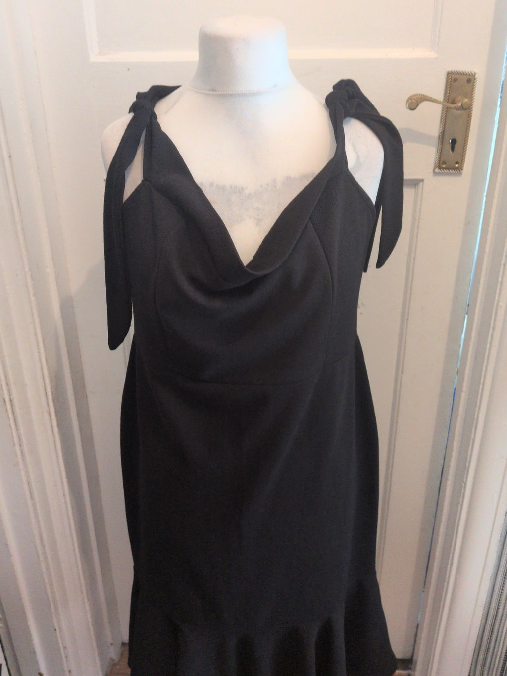 Ladies Boohoo Plus Size 18-20 Black Sleeveless Dress