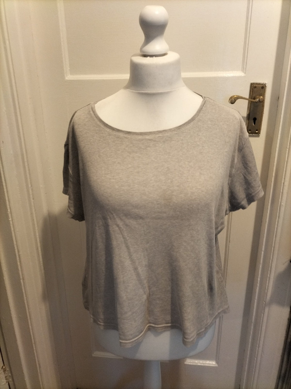 Ladies Papaya Size 20 Grey Ribbed Short Sleeved Tshirt(Very Faint Mark On Front)
