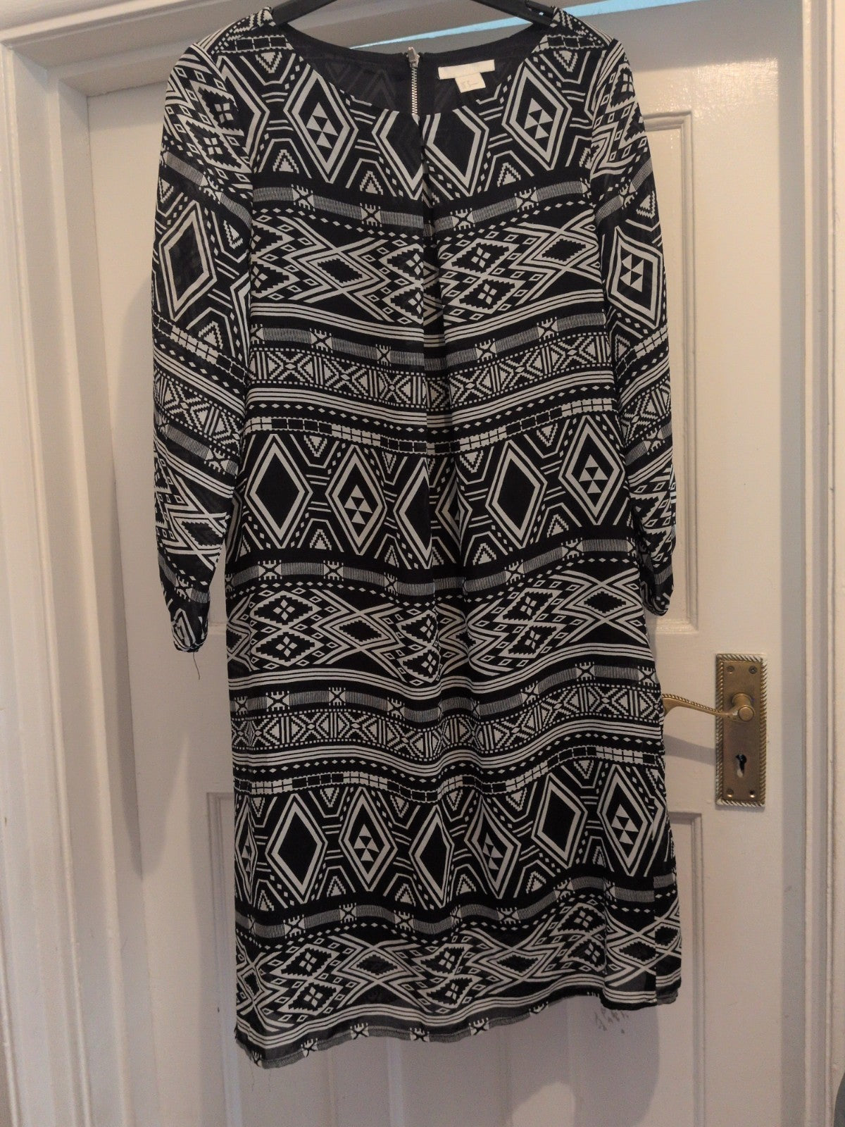 H&M 10 Black And White Aztec Lined 3/4 Sleeve Dress