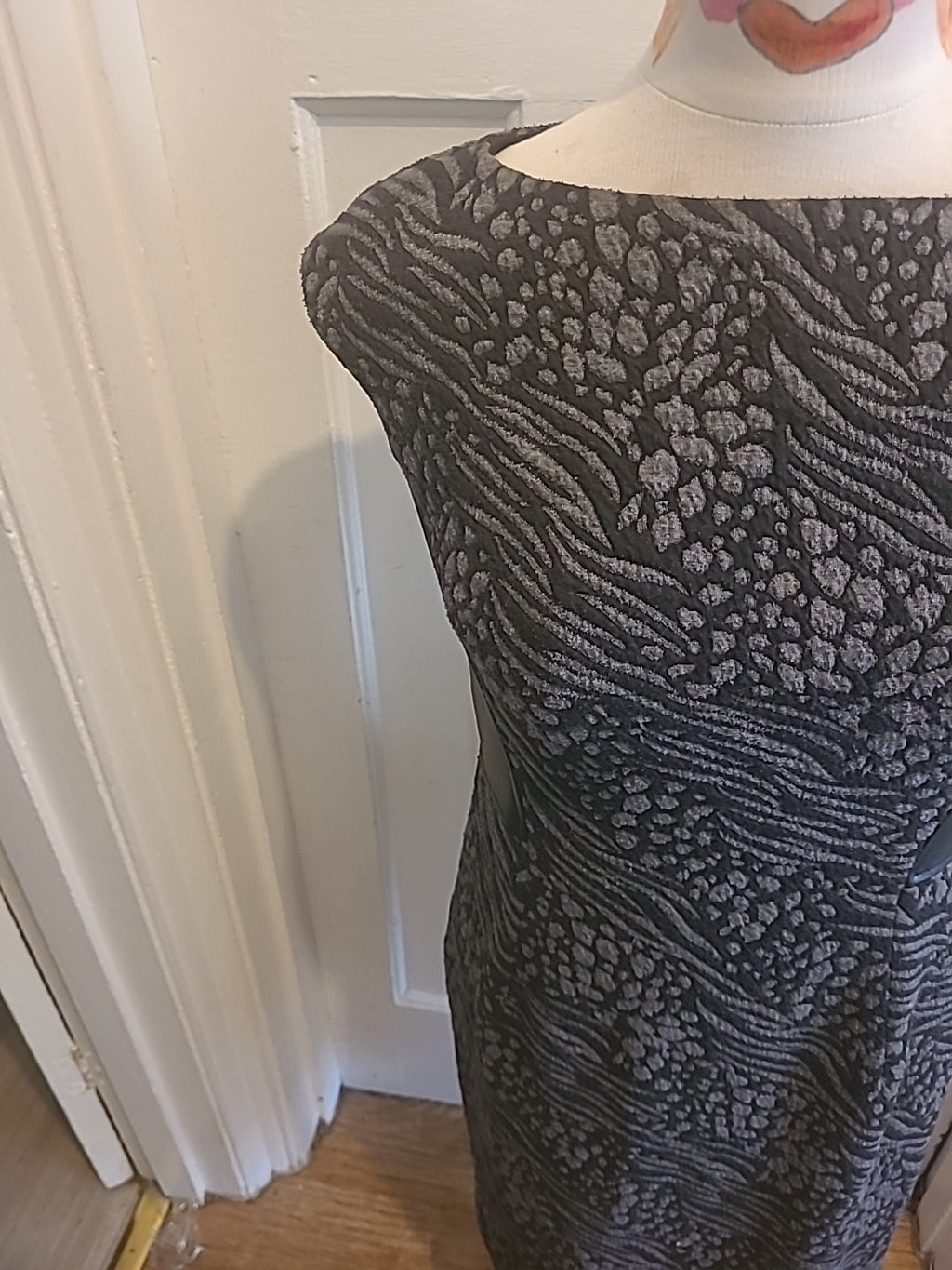 Ladies Maggy London Size 8 Grey Black Sleeveless Dress