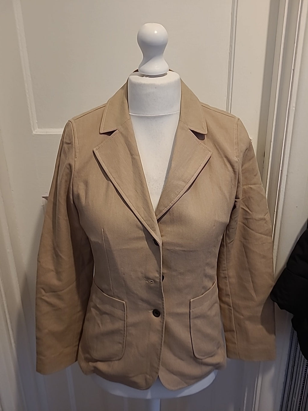 Ladies Teenflo Size 2 Beige Padded Blazer