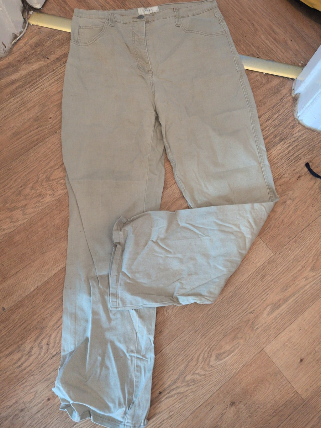 Intown EU 42 Beige Straight Jeans