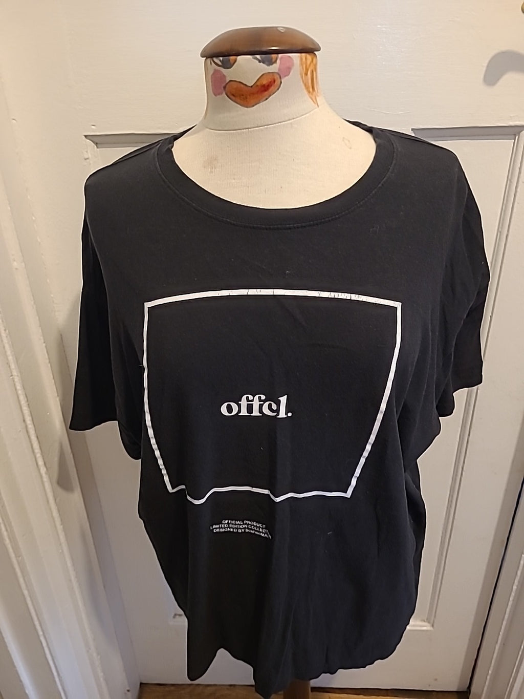 Mens Boohoo Size Medium Black "Offel" Print Tshirt