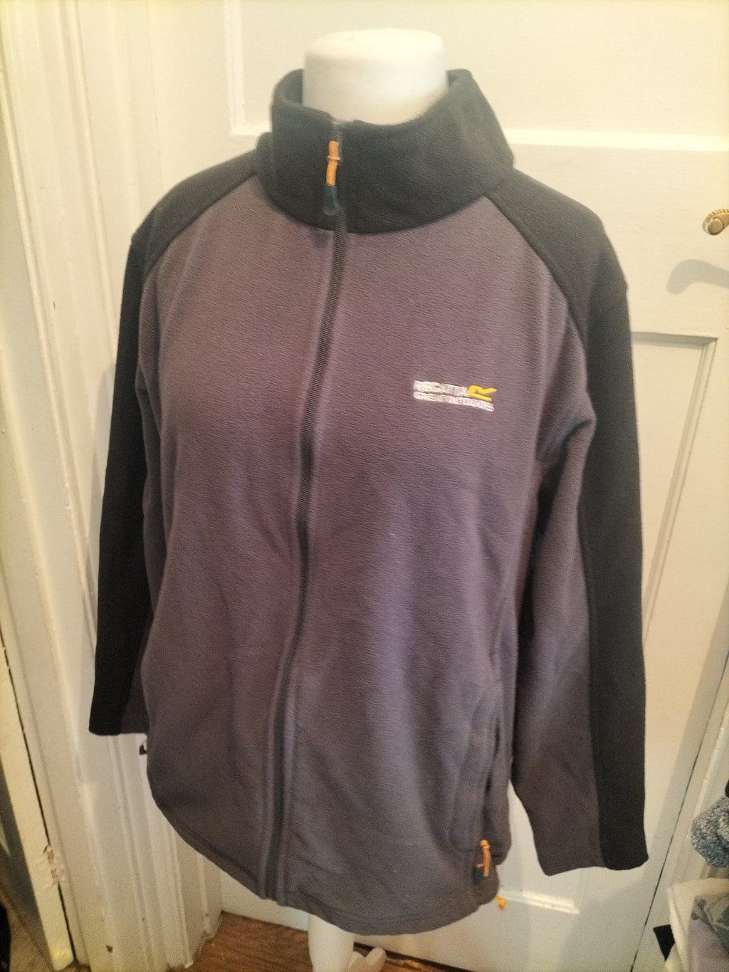 Regatta XL Grey And Black Long Sleeve Full Zip Jumper