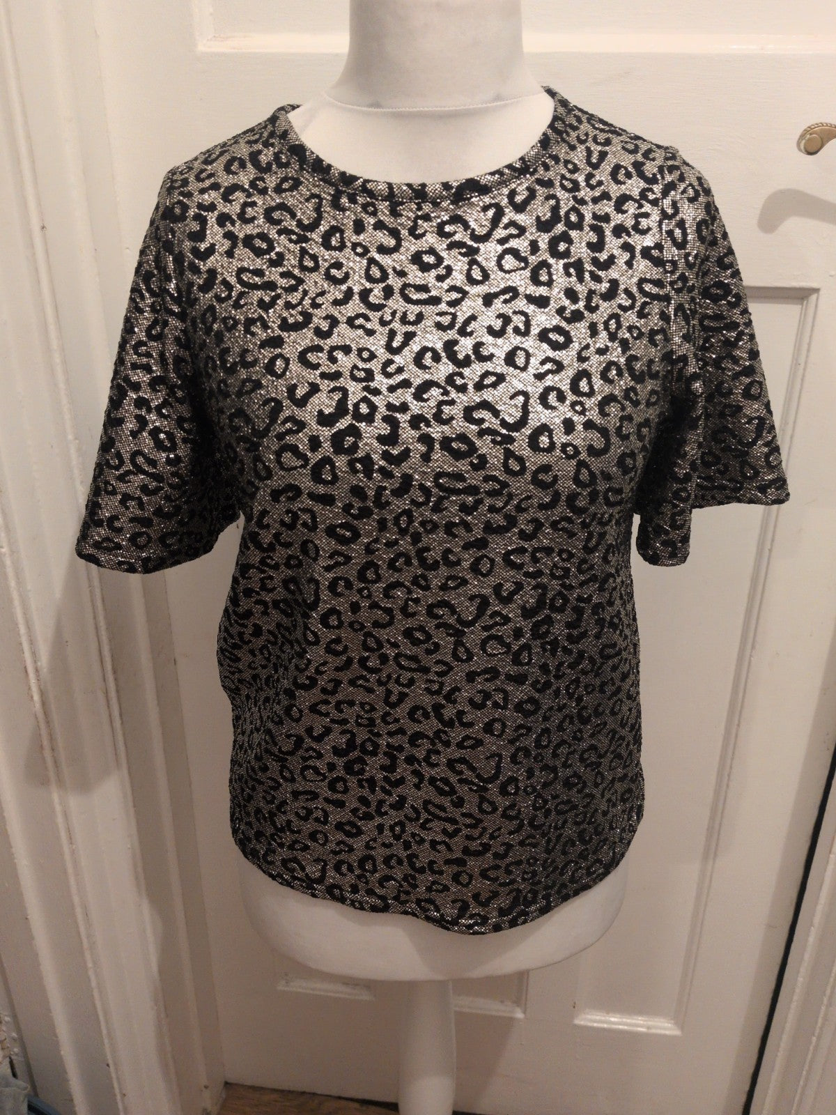 Ladies Papaya Size 10 Silver Leopard Print Short Sleeve T-shirt