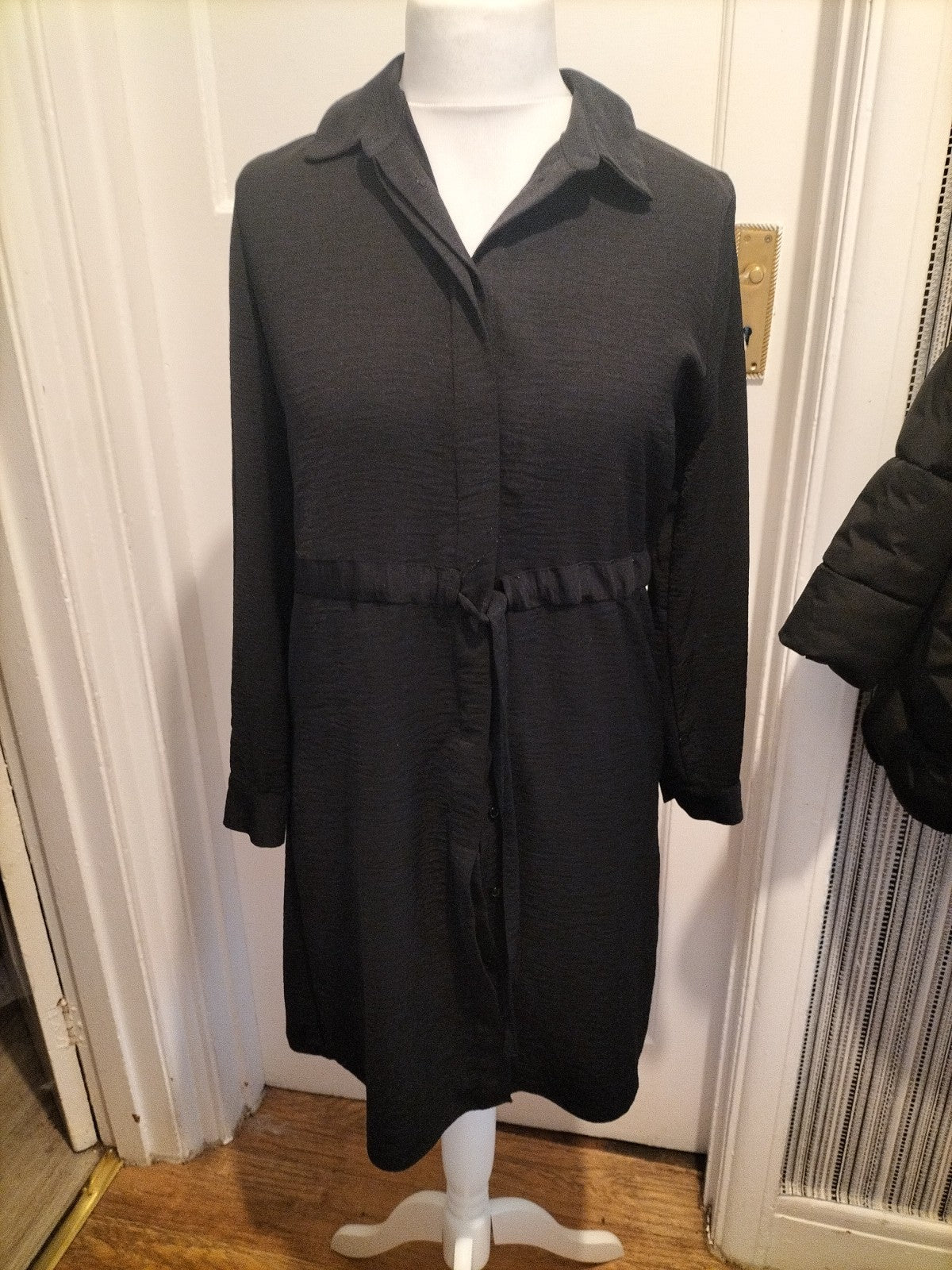 Ladies New Look Size 10 Black V Neck Buttoned Long Sleeved Dress