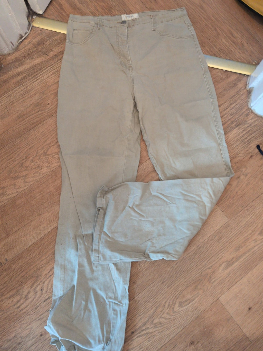 Intown EU 42 Beige Straight Jeans