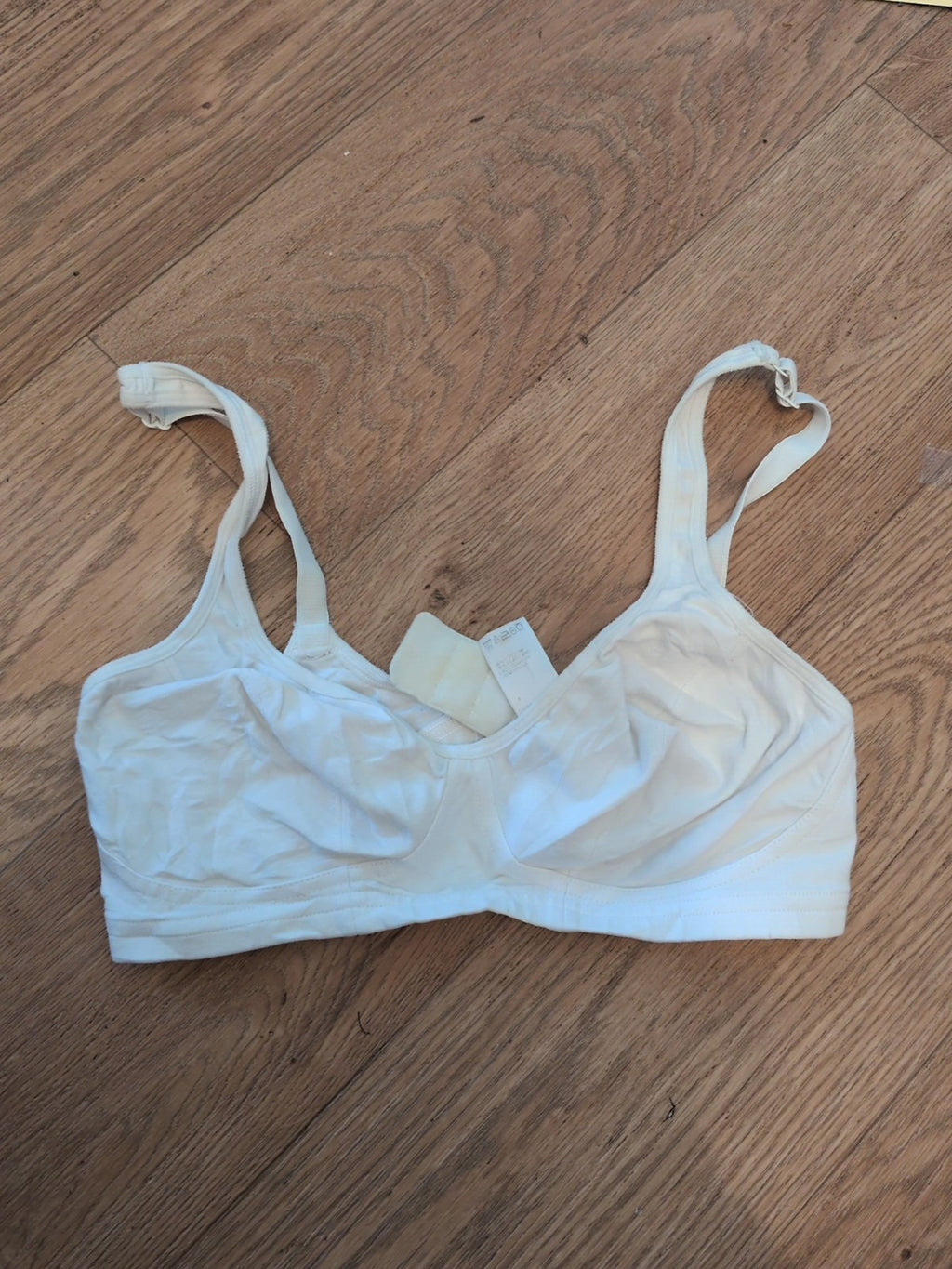 Marks And Spencer 30c White No Pad No Wire Bra