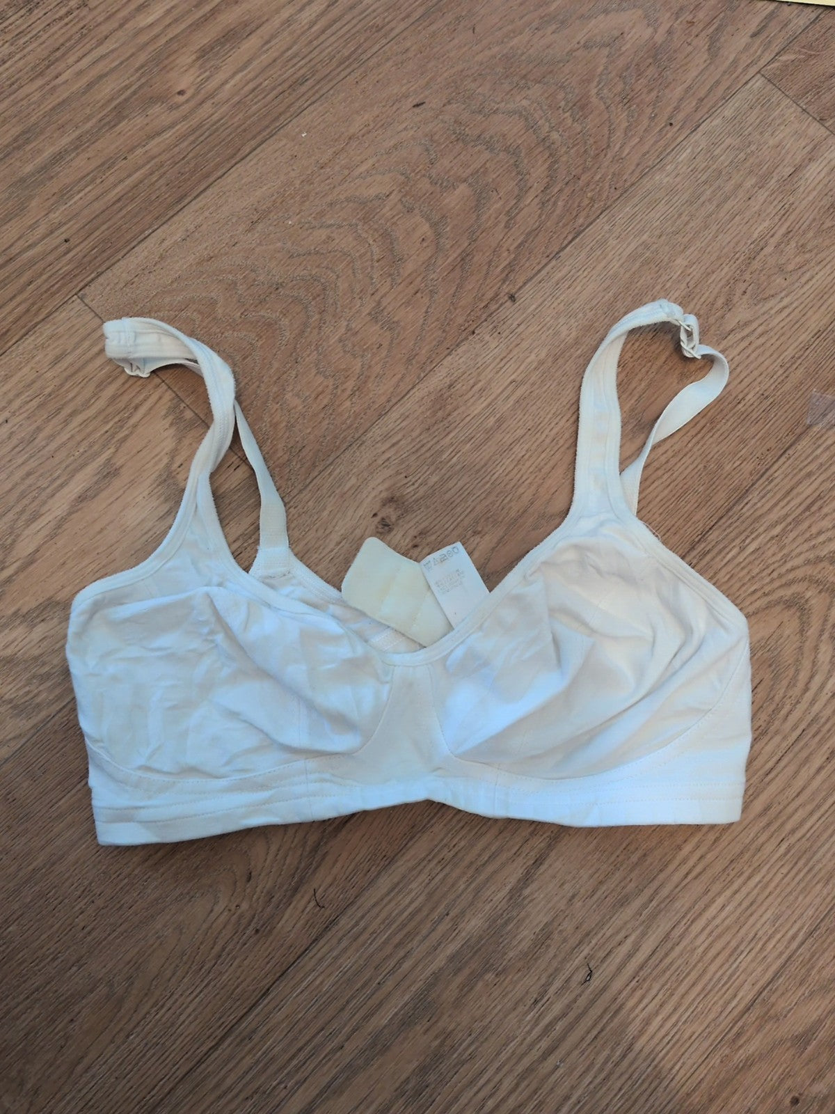 Marks And Spencer 30c White No Pad No Wire Bra