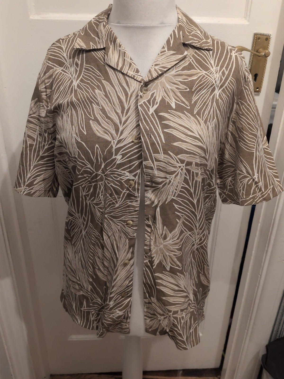 Primark Medium Reg Fit Khaki Brown And White Floral Short Sleeve Shirt