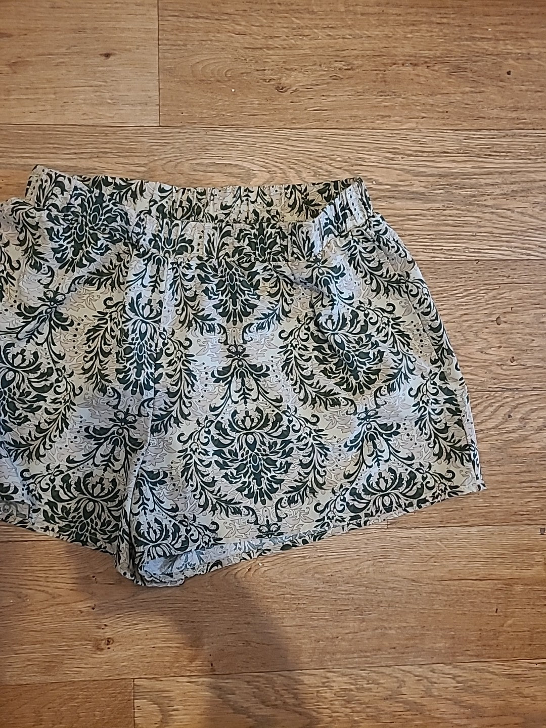 Ladies Shein Size XL Green And Beige Floral Elasticated Skort