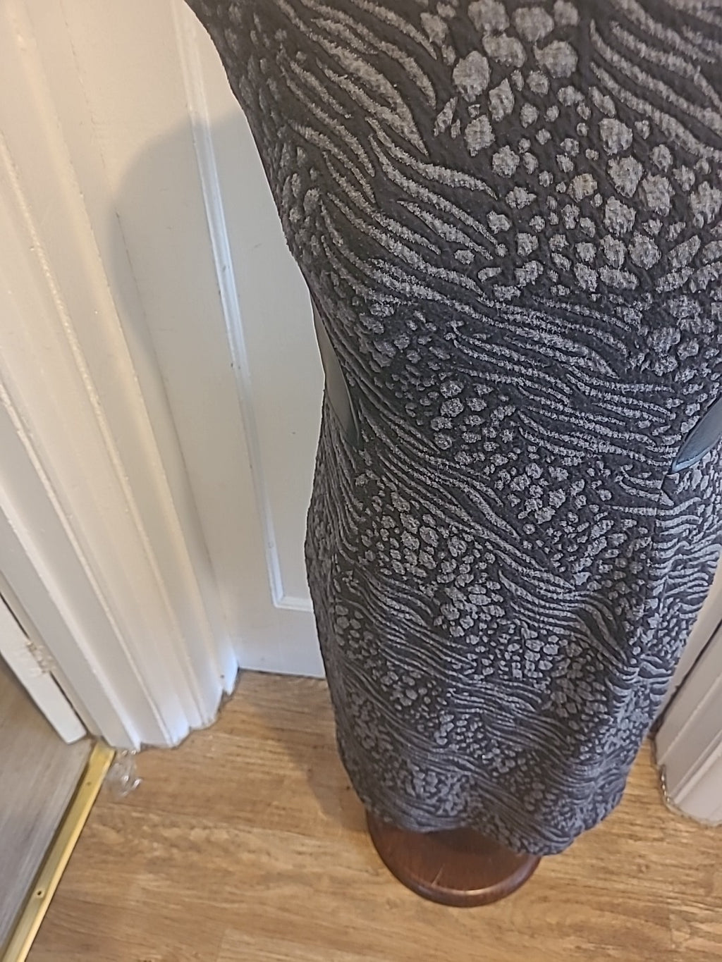 Ladies Maggy London Size 8 Grey Black Sleeveless Dress