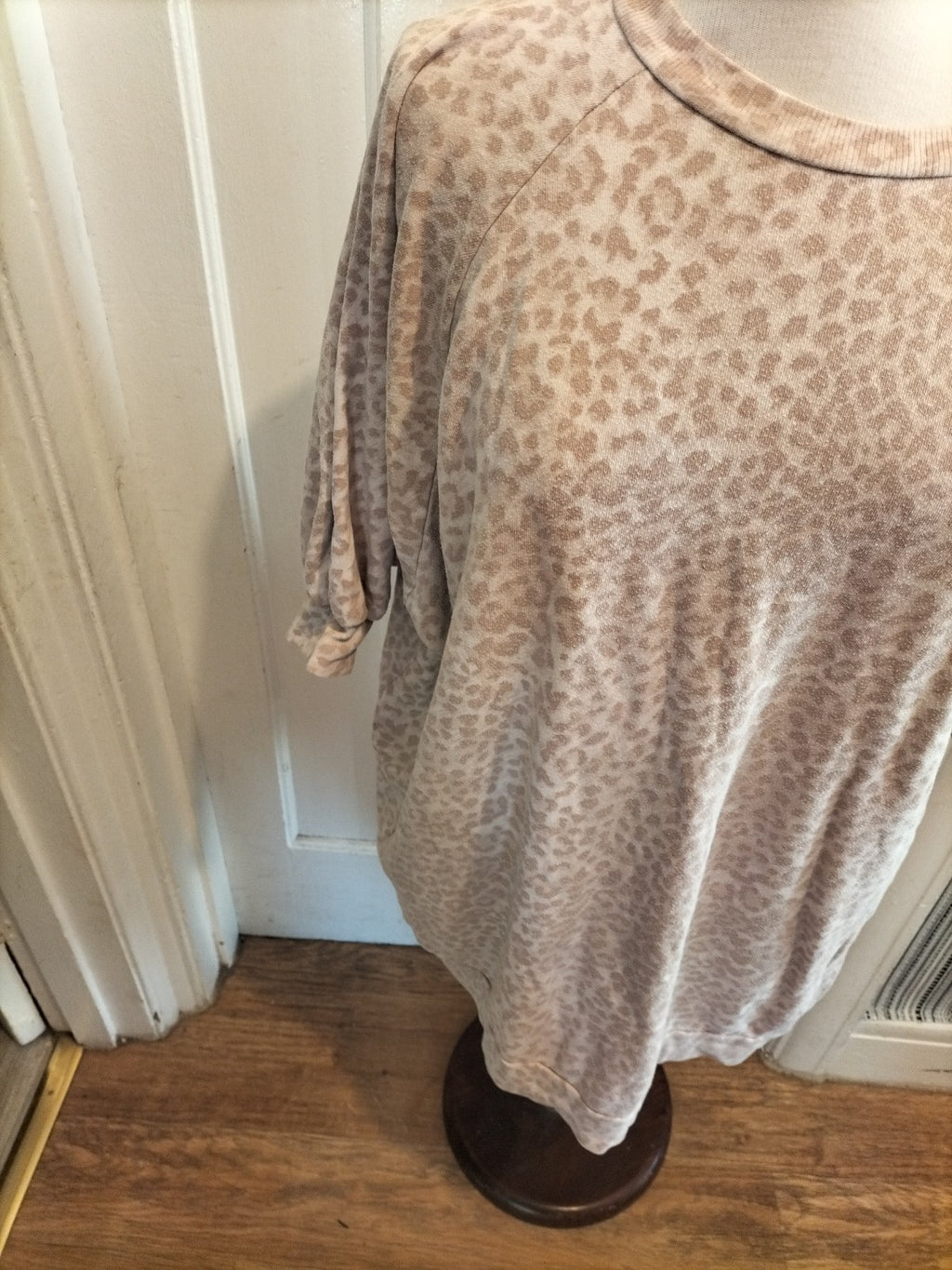 Ladies Ragdoll Size Small Animal Print Short Sleeved Jumper