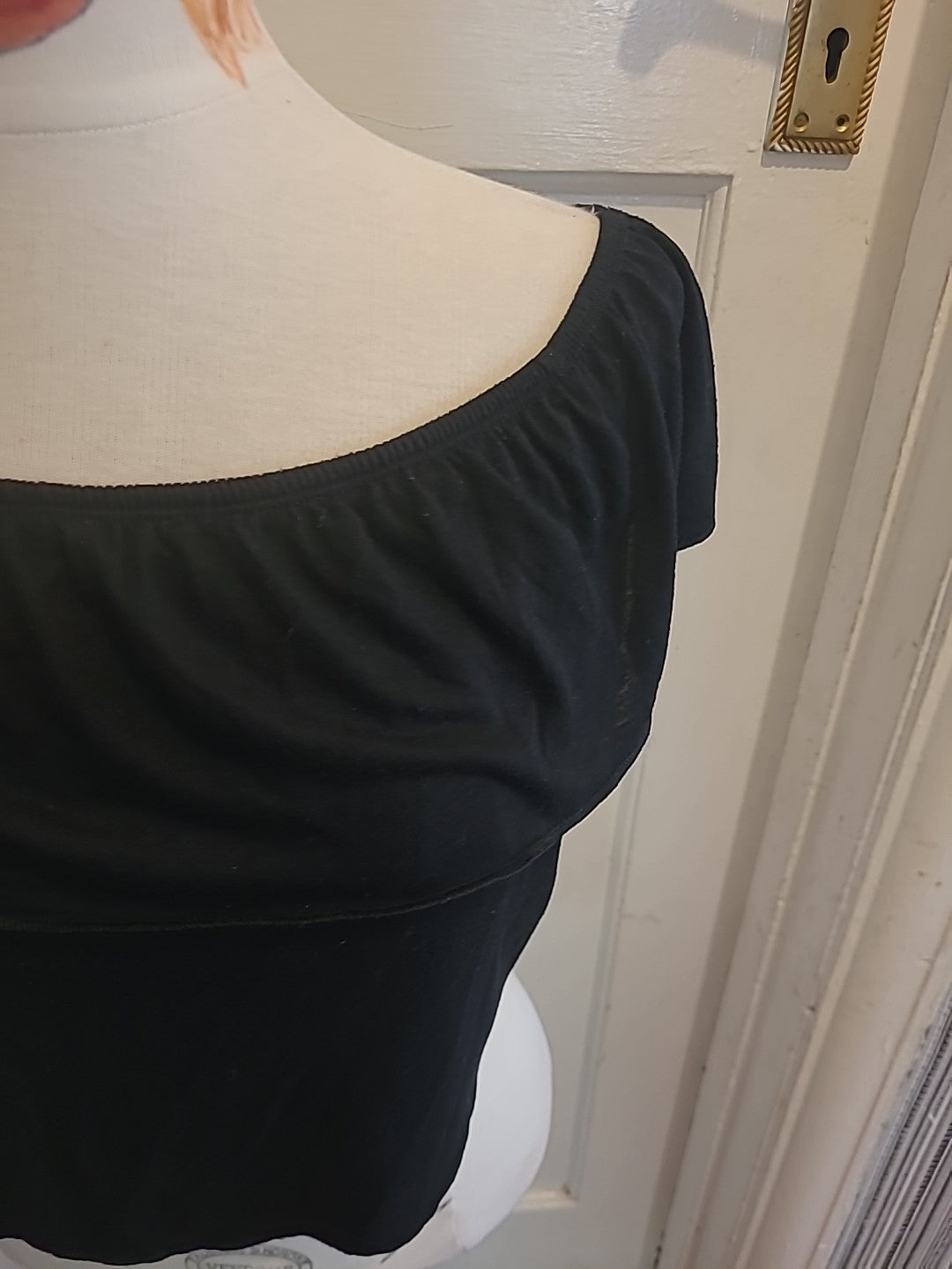 Ladies Topshop Size 8 Short Sleeved Black Elasticated Hem Tshirt