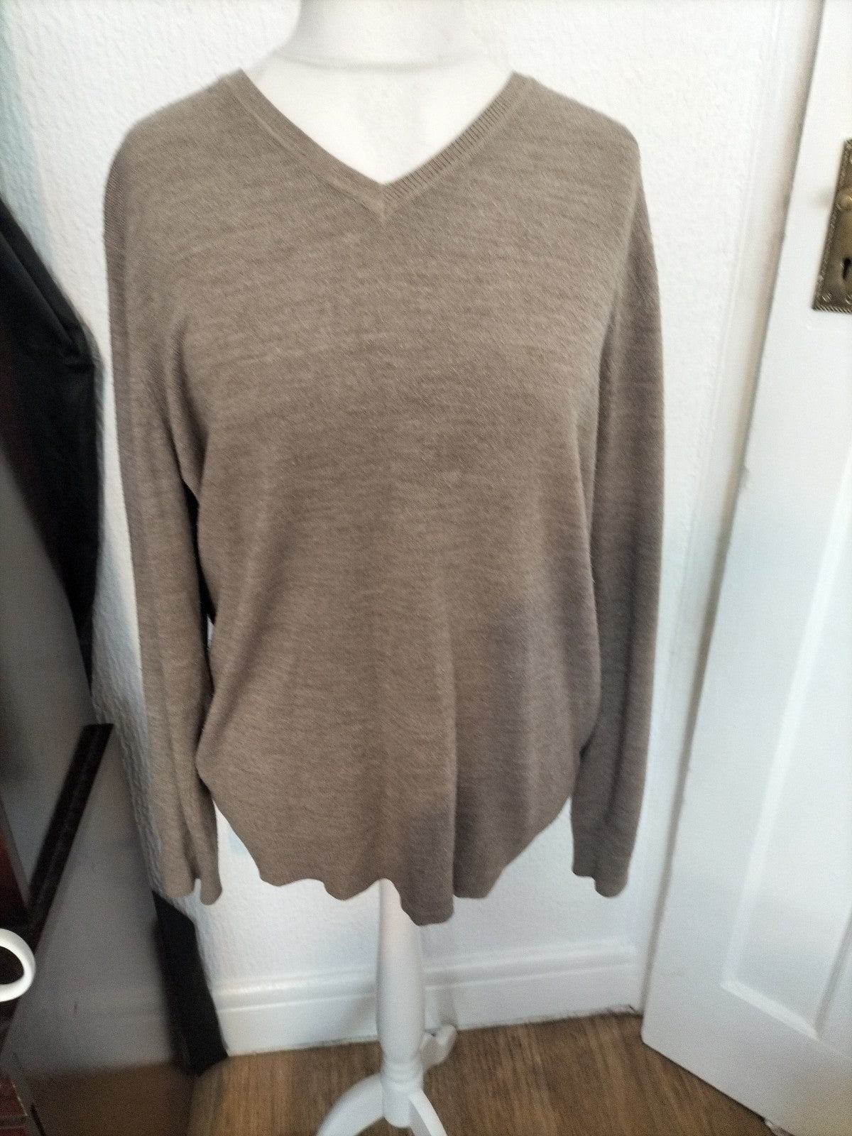 Mens George Size L Brown V Neck Jumper Heavy Bobbling