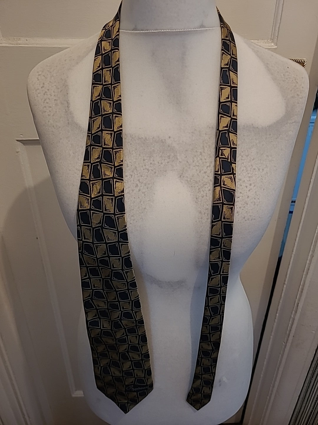 Mens Fermula Silk Gold And Black Tie