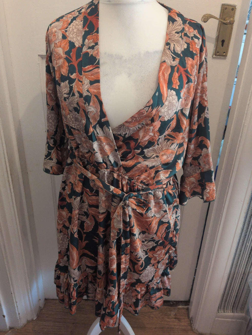 Ladies Boohoo Size 18-20 Green Floral Sleeveless Dress