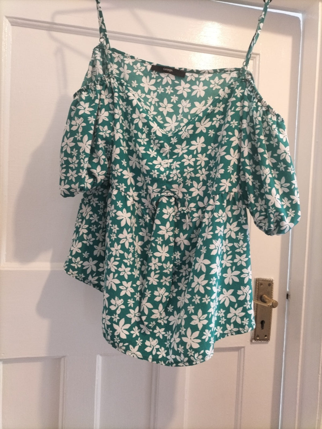 Ladies George Size 8 Green White Floral Short Sleeved V Neck Top