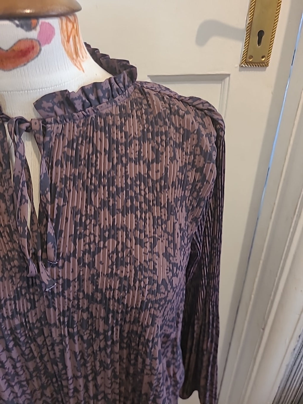Ladies Primark Size 6 Brown Black Crinkle Long Sleeved Blouse